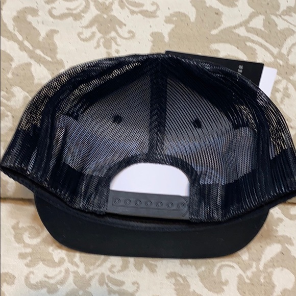 Quicksilver SnapBack Hat - Picture 5 of 5